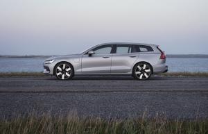 Volvo V60 T8 Recharge AWD Inscription 2021 года  (WW)